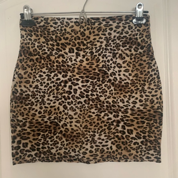 Leopard Print Fitted Mini Skirt - Picture 2 of 2